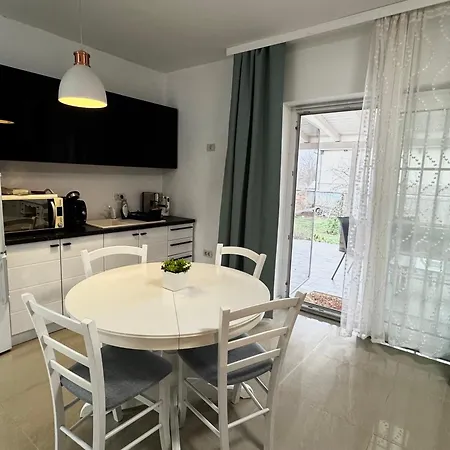 Nearby Romantic Retreat *