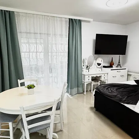 公寓 Nearby Romantic Retreat