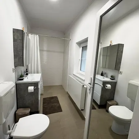 Апартаменти Nearby Romantic Retreat *