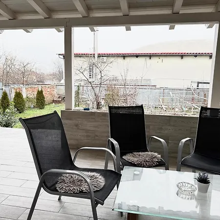 Nearby Romantic Retreat *