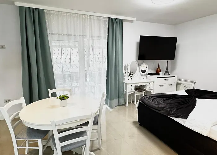 Apartment Nearby Romantic Retreat