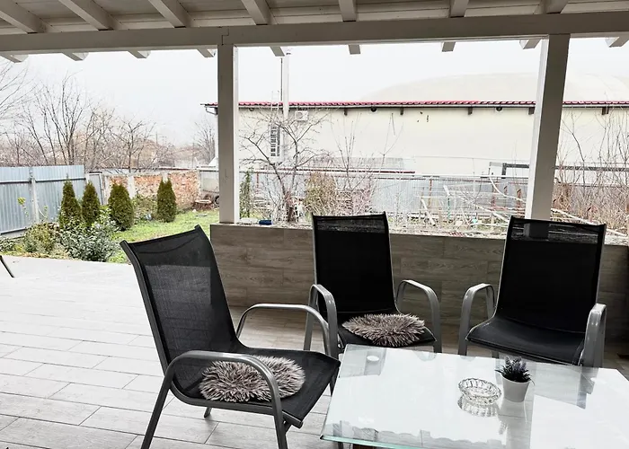 Nearby Romantic Retreat *