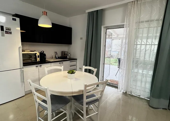 Nearby Romantic Retreat *