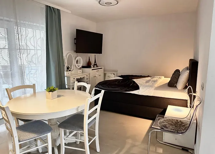 Nearby Romantic Retreat Apartment