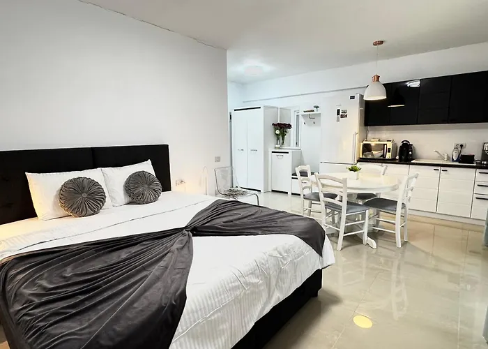 Apartment Nearby Romantic Retreat *